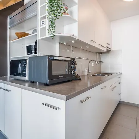 Perfect Getaway Duplex Rooftop App. W. Terrace Apartment